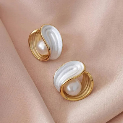 Aretes Elegantes de Ópalo Blanco con Perla en Oro