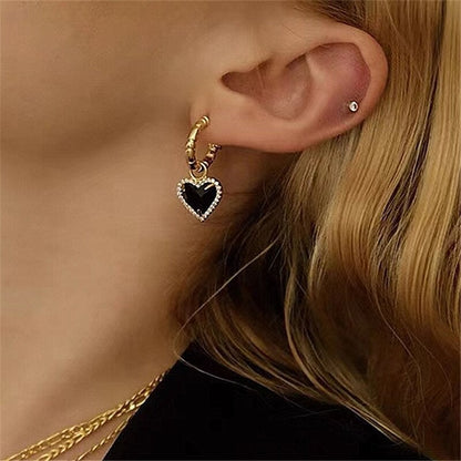 Aretes de Corazón Negro en Oro