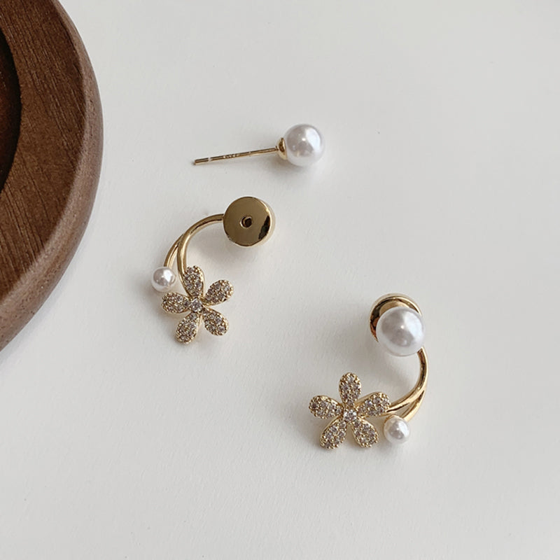 Aretes Florales con Circonitas y Perlas en Oro