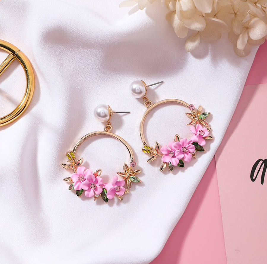 Aretes de Flores y Perlas en Oro