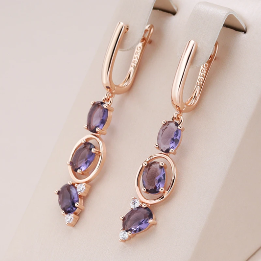 Elegantes Aretes con Circonio Morado en Oro