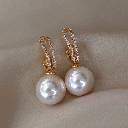 Elegantes Aretes de Perlas con Circonitas