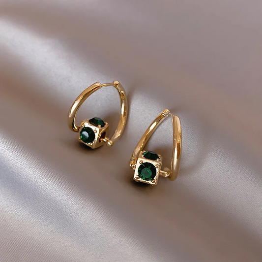 Elegantes Aretes Verdes de Oro