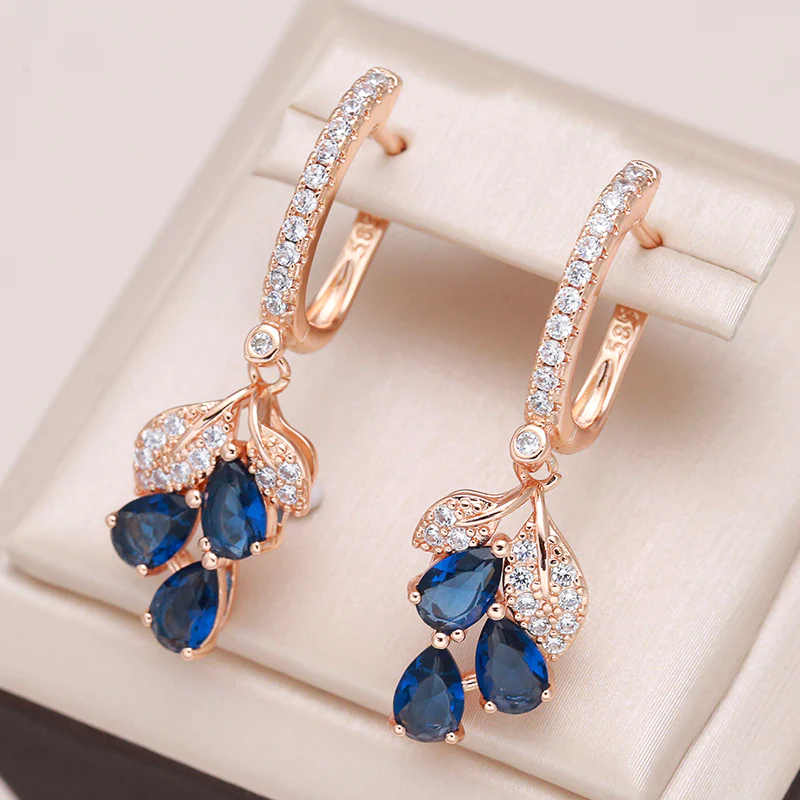 Aretes Elegantes de Circonitas Azules en Oro