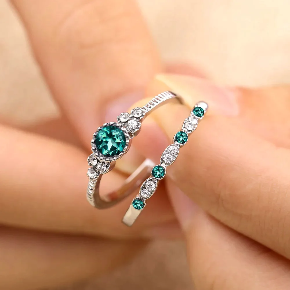 Anillo de Circonitas Verdes Elegante