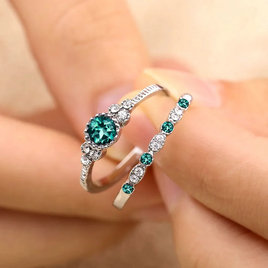 Anillo de Circonitas Verdes Elegante