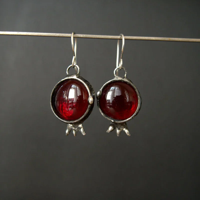 Aretes Vintage con Cristal Rojo Incrustado