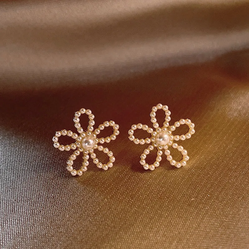 Elegantes Aretes Flor de Perla