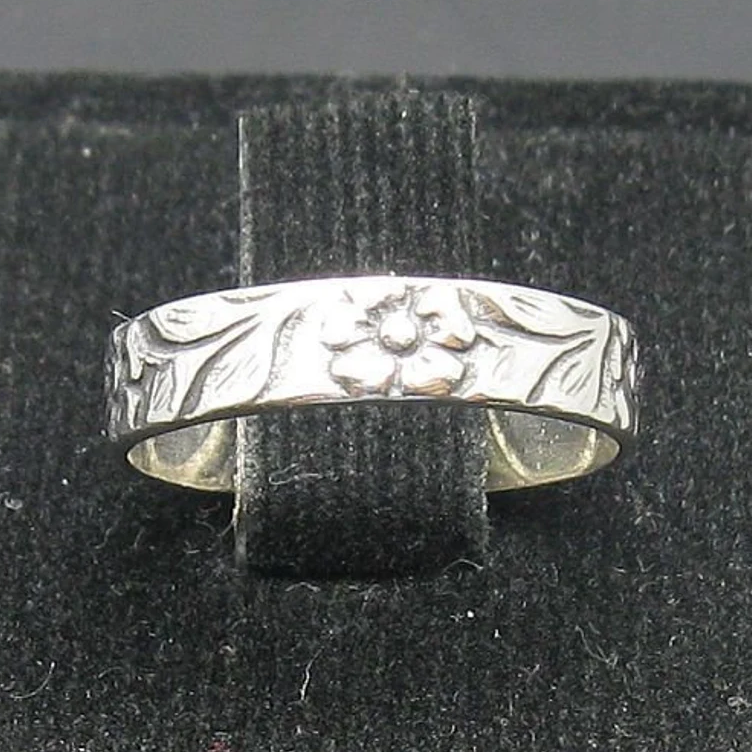 Anillo Floral Vintage en Plata