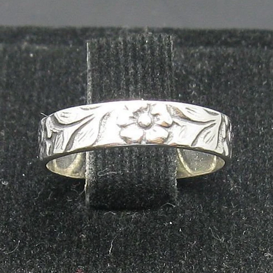 Anillo Floral Vintage en Plata