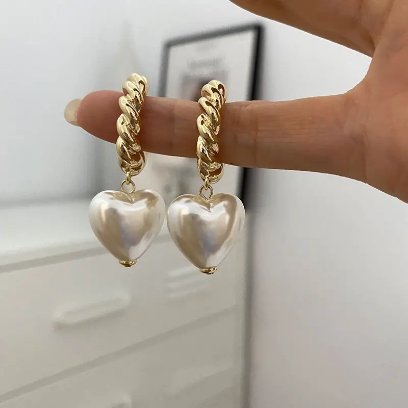 Aretes Corazón de Perla Elegante