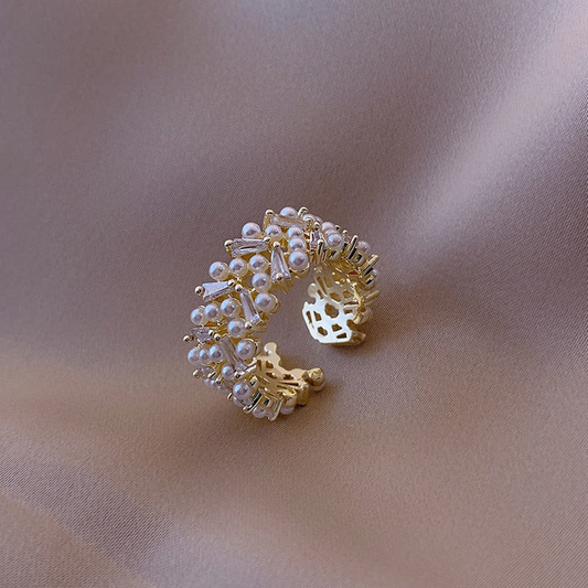 Anillo Lujoso con Perlas en Oro