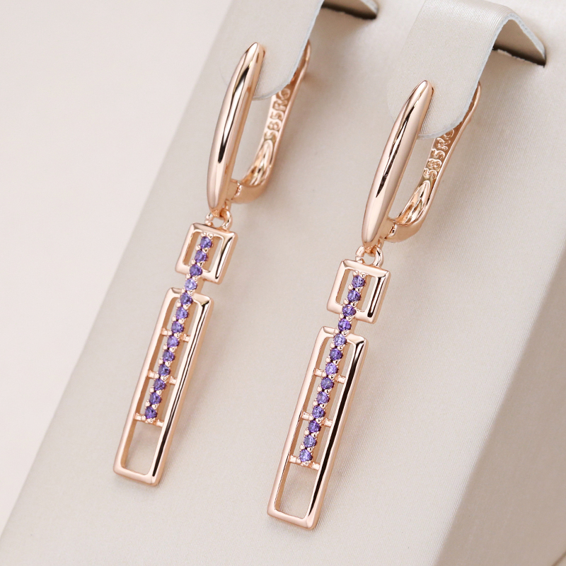 Elegantes Aretes Rectangulares con Cristales Violetas en Oro